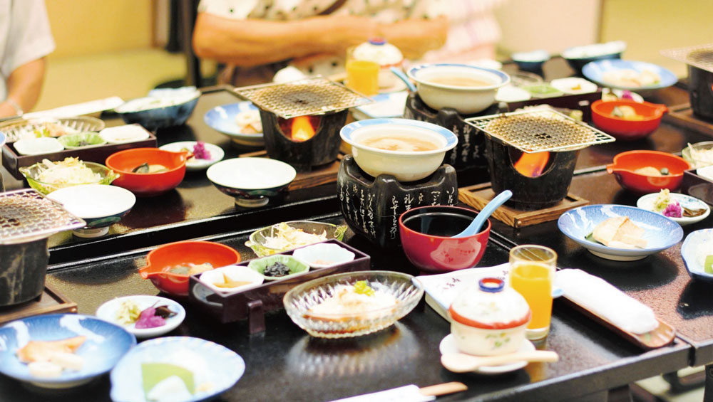 割烹仕出し松潟屋(まつかたや)
過ごしやすい空間
個室
大広間